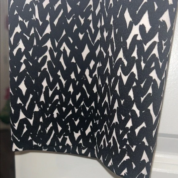 Black and White Patterned Pants - Picture 4 of 7